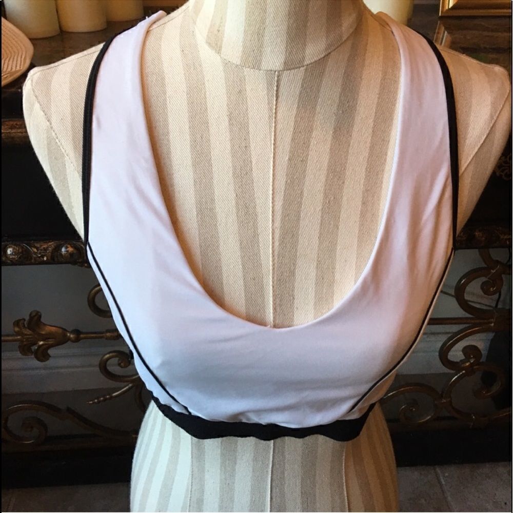 WHITE CROP Top / Sports Bra